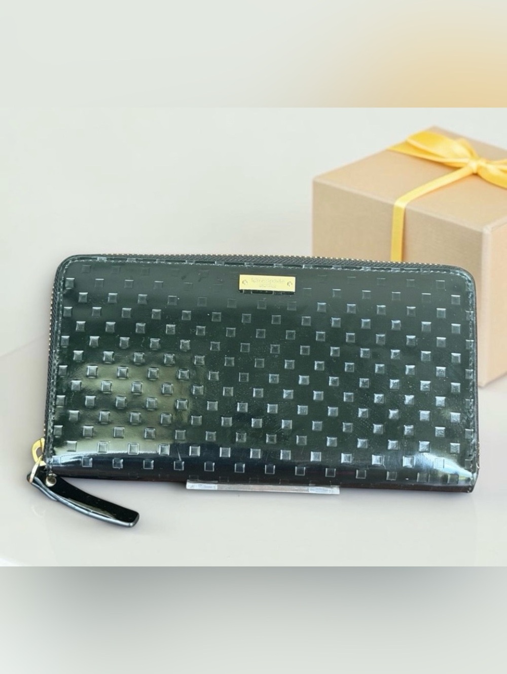 kate spade Blackish/Green Patent Embossed Zipper Wallet with Storybook Lining